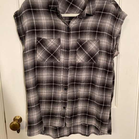 Gray Black Plaid Button Down Short Sleeve Womens Small Shirt Top Crème ModCloth - Picture 2 of 9